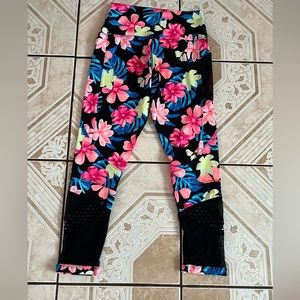 PINK VICTORIAS SECRET ULTIMATE SZ M FLOWER LEGGINGS EUC WORN